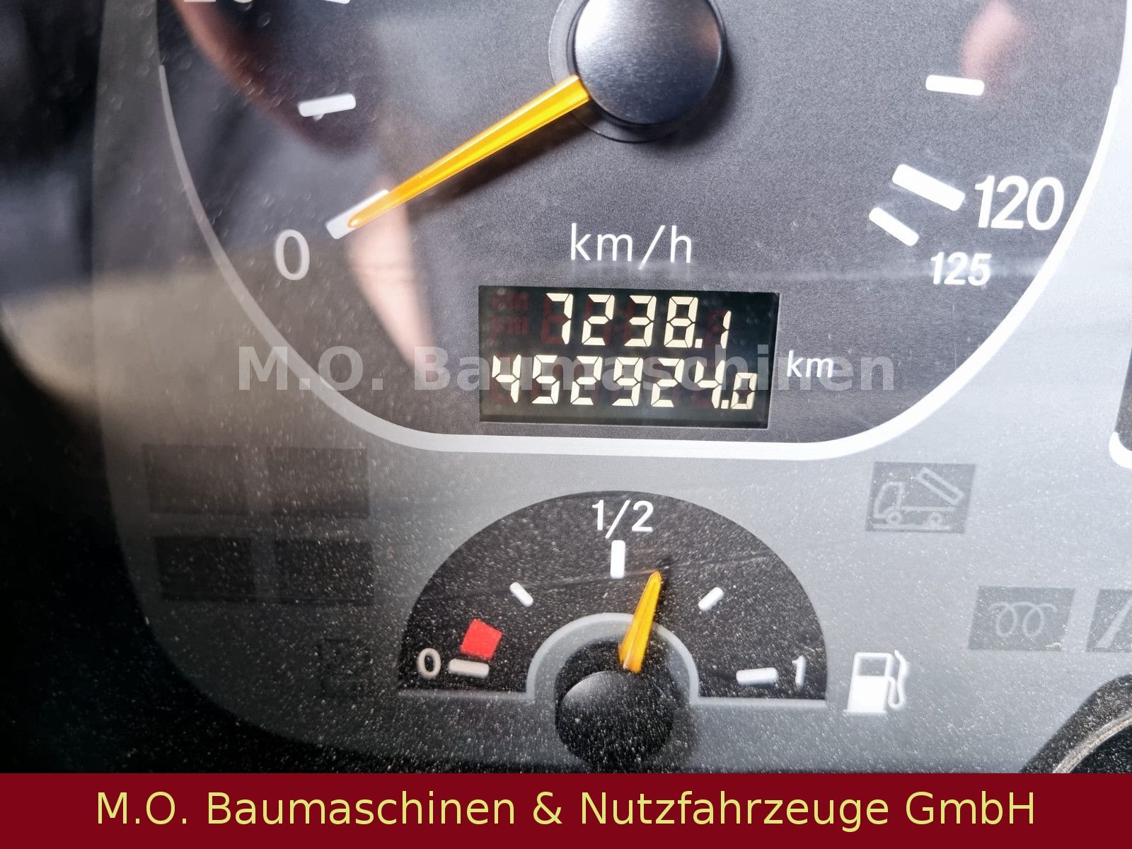 Fahrzeugabbildung Mercedes-Benz Actros 2541 / Saug- & Spühlwagen / 11.000 L /ADR