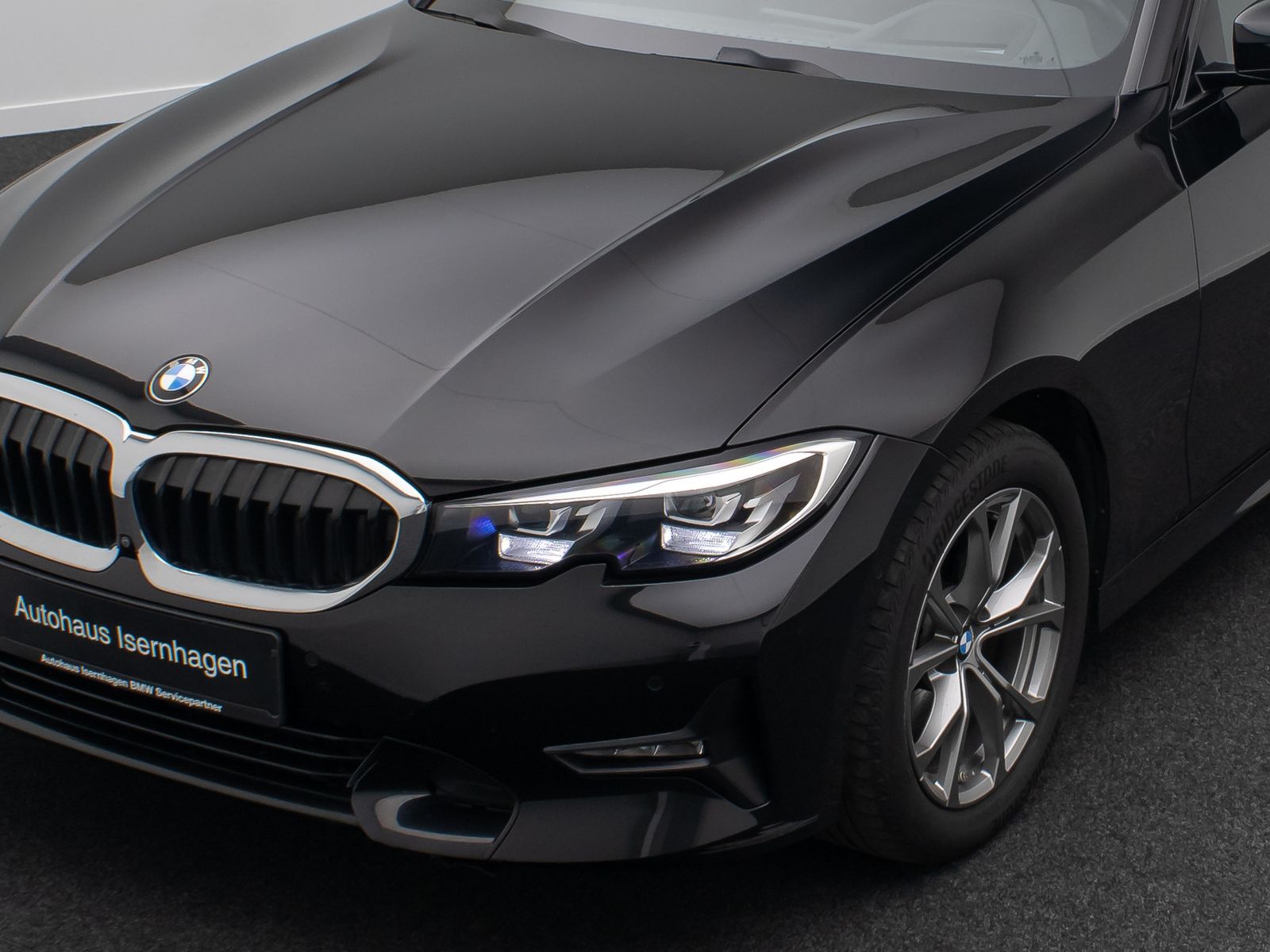 Fahrzeugabbildung BMW 320d Sport Line HUD 360°Komfort DriveAs Cockpit+