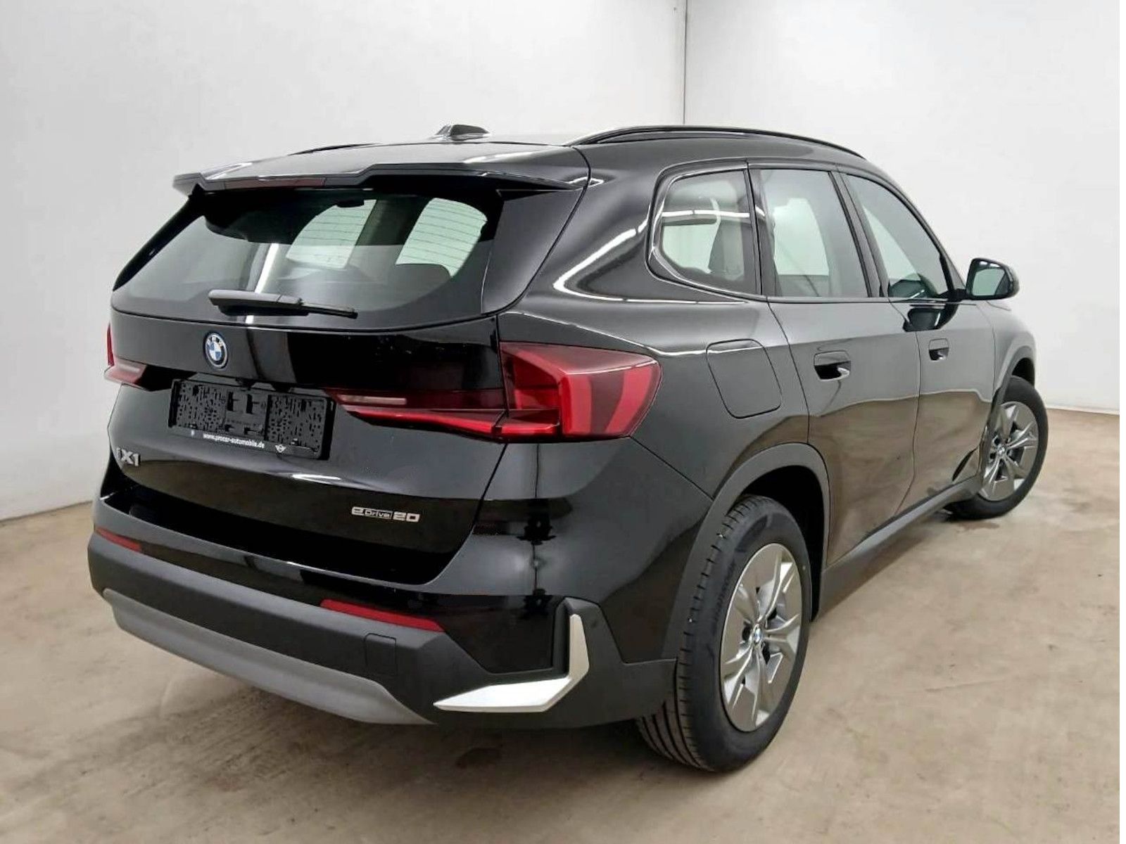 BMW iX1 eDrive 20 LiveCockpit Kamera Standhz. LED imagem 3