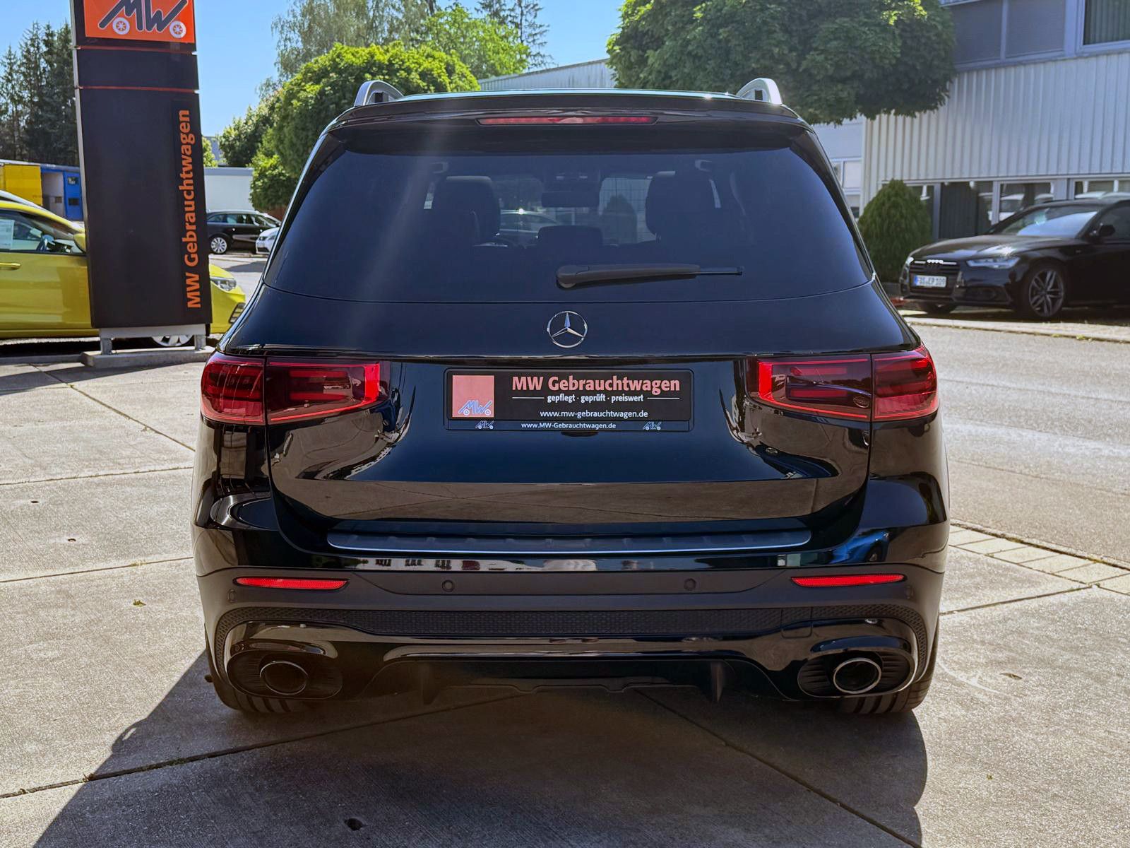 Fahrzeugabbildung Mercedes-Benz GLB35 AMG 4Matic ACC 360° HUD PANO BURMESTER LED