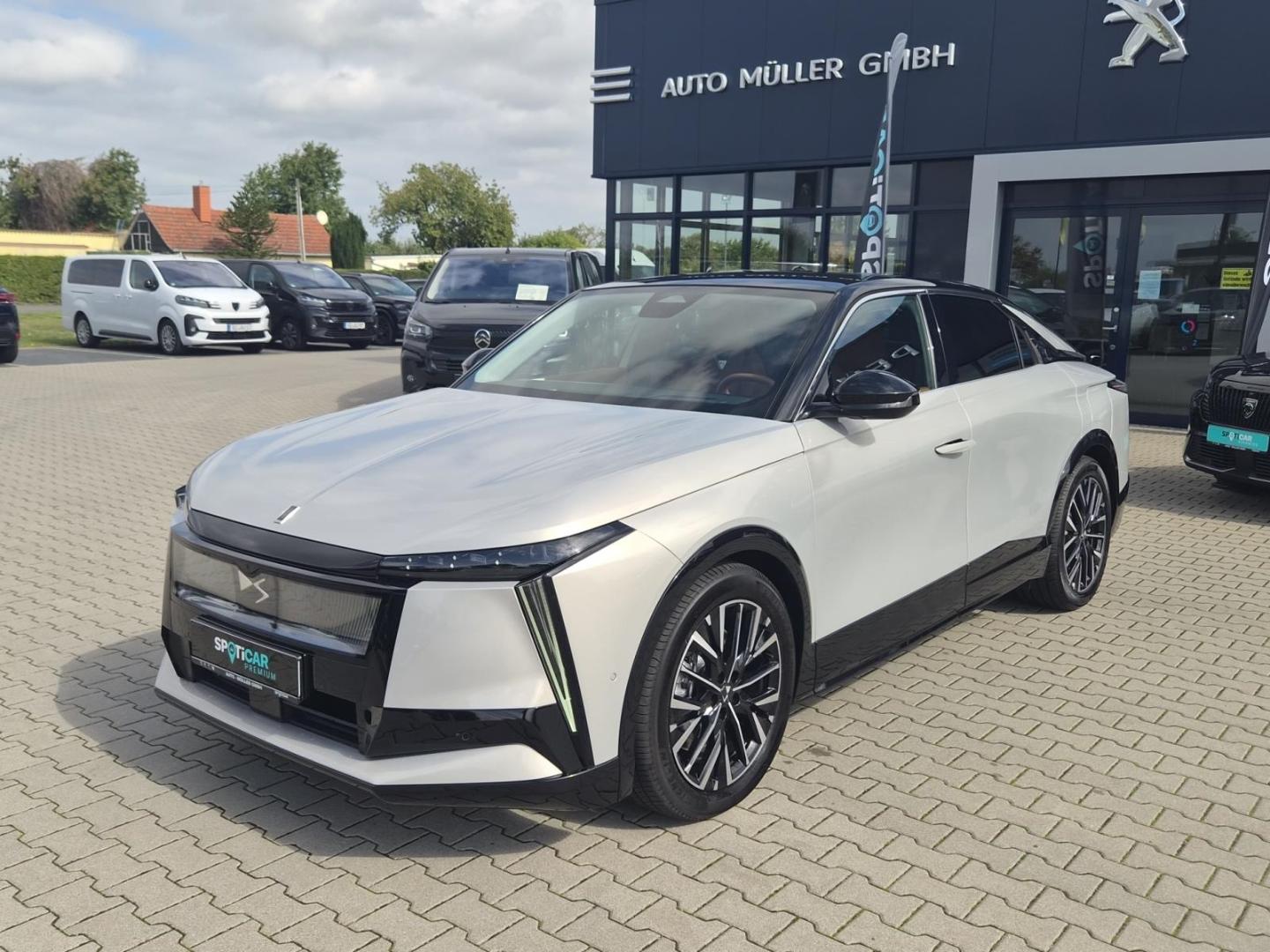 DS Automobiles No8 Etoile FWD 230PS LEDER/ACC/NAVI/Glasdach/LED