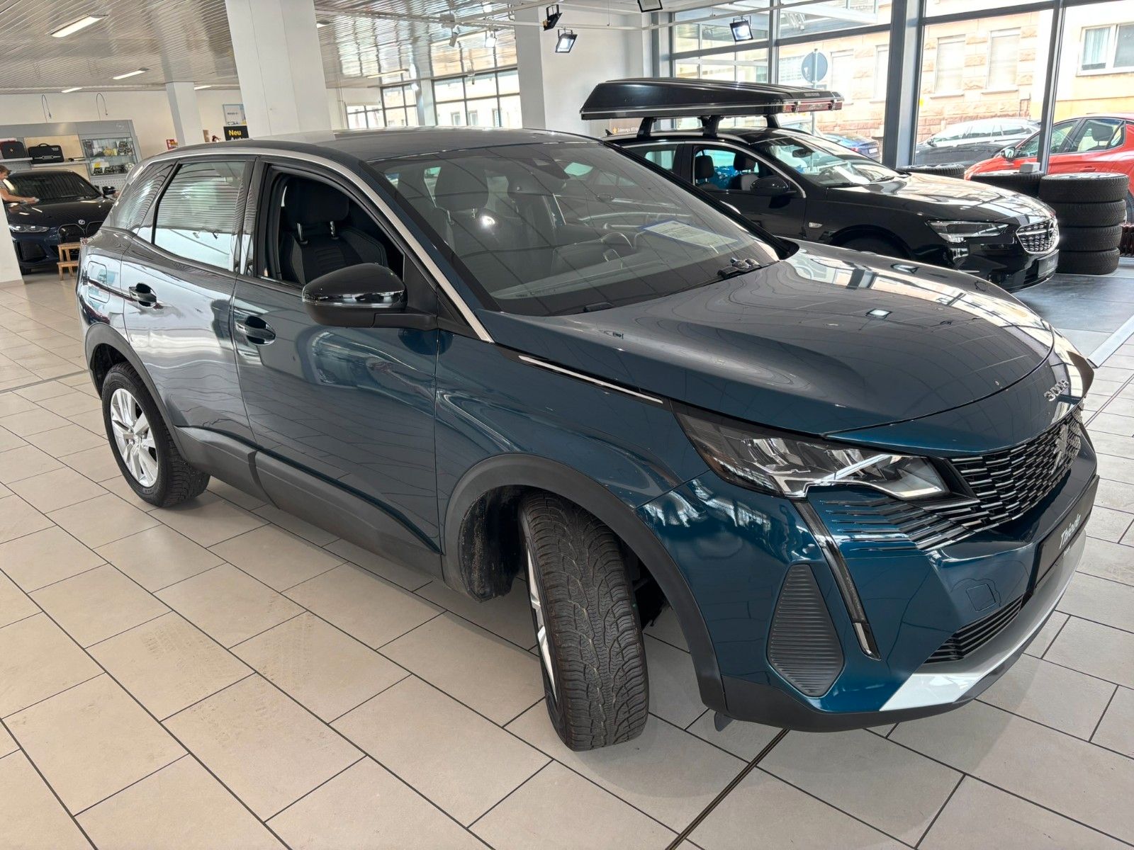 Fahrzeugabbildung Peugeot 3008 1.2T ACTIVE PACK NAVI/LED/SPORT/VIRT/PDC