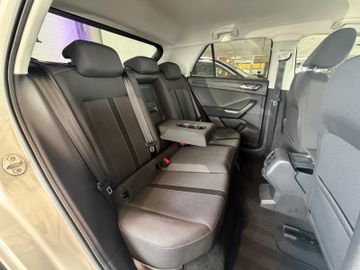 Volkswagen T-Roc - 12