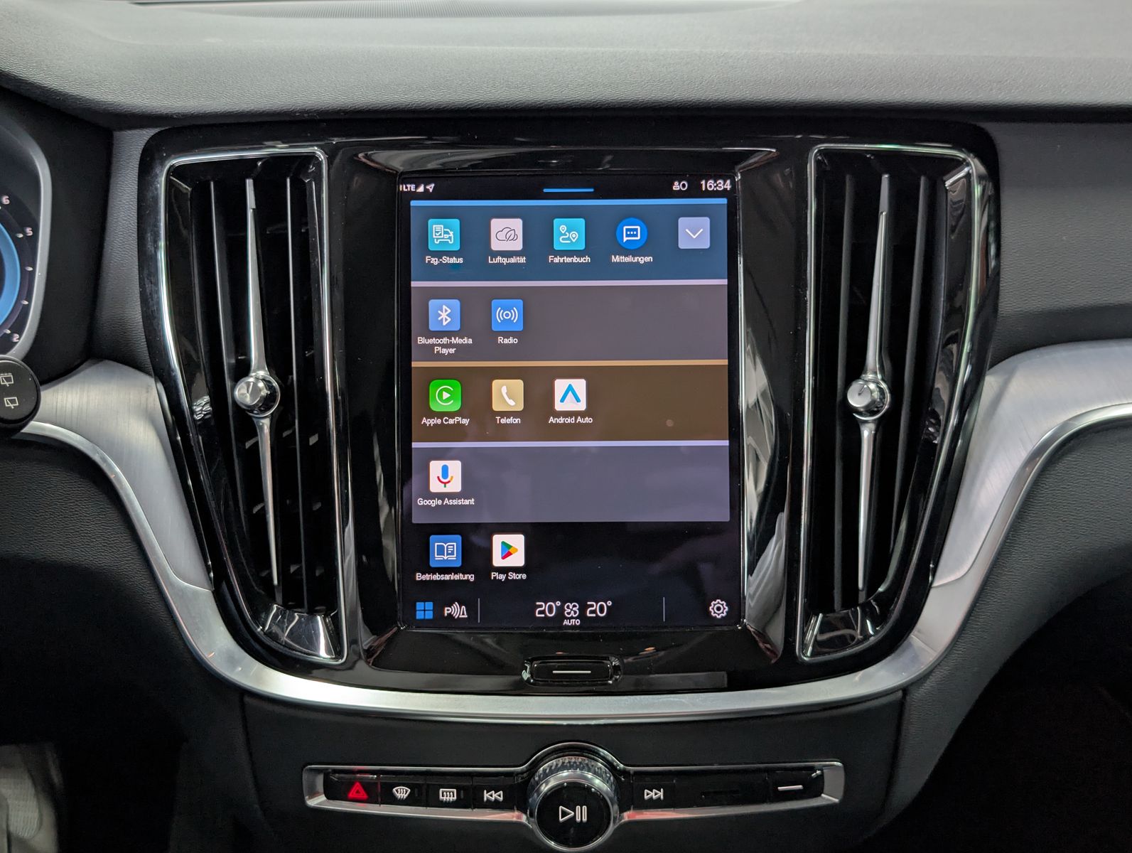 Fahrzeugabbildung Volvo V60 B3 Core 2.0Turbo MHEV VIRT LED APP SOUND AHK