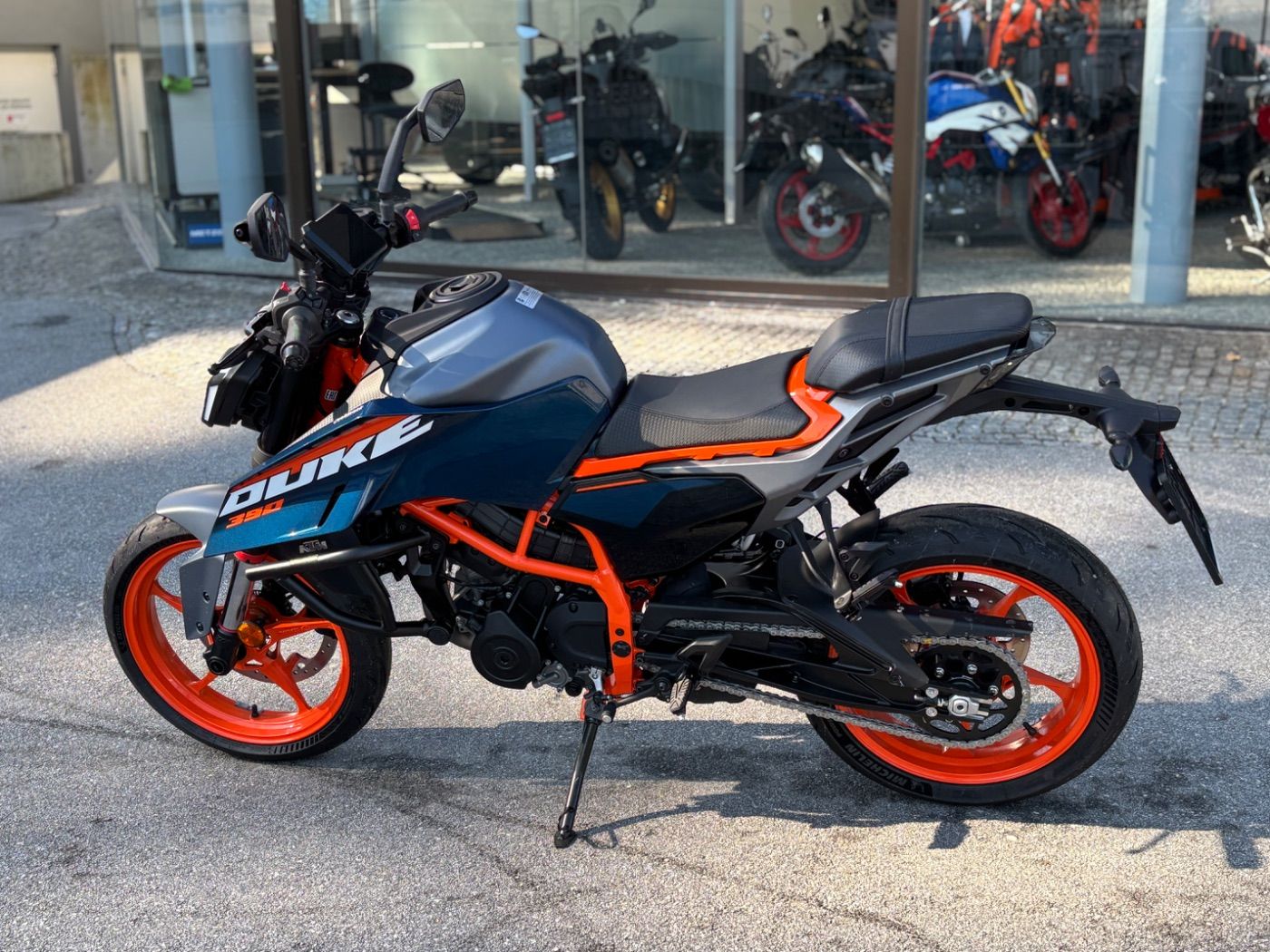 Fahrzeugabbildung KTM 390 Duke Modell 2025 Quickshifter+ mit Sturzbüge
