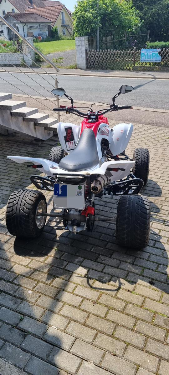 Yamaha Raptor 2011 — engine 686 cm³, 48 HP (35kW)