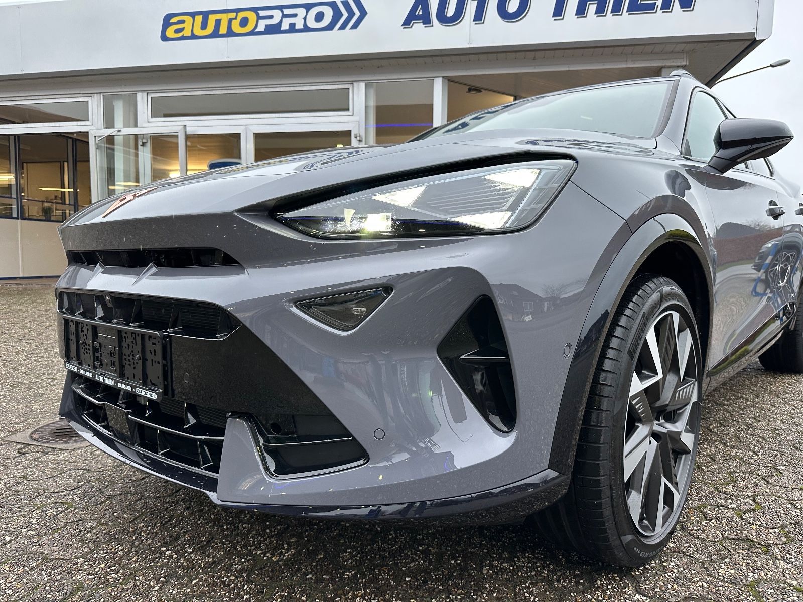 Fahrzeugabbildung CUPRA Formentor 1.5 eTSI DSG Pano/AHK/ACC/Navi/360°