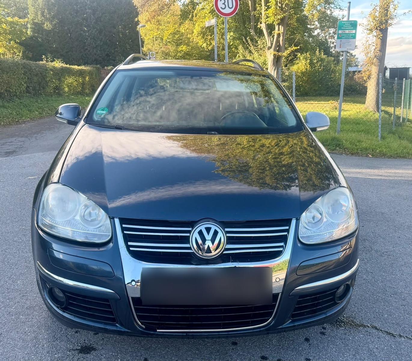 Volkswagen Golf 2009 — rear view