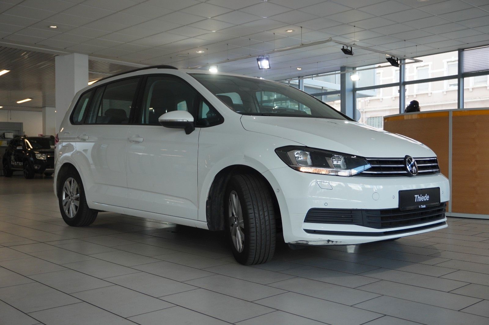 Fahrzeugabbildung Volkswagen Touran 2.0 TDI COMFORTLINE DSG NAVI/SH/ACC/DAB+