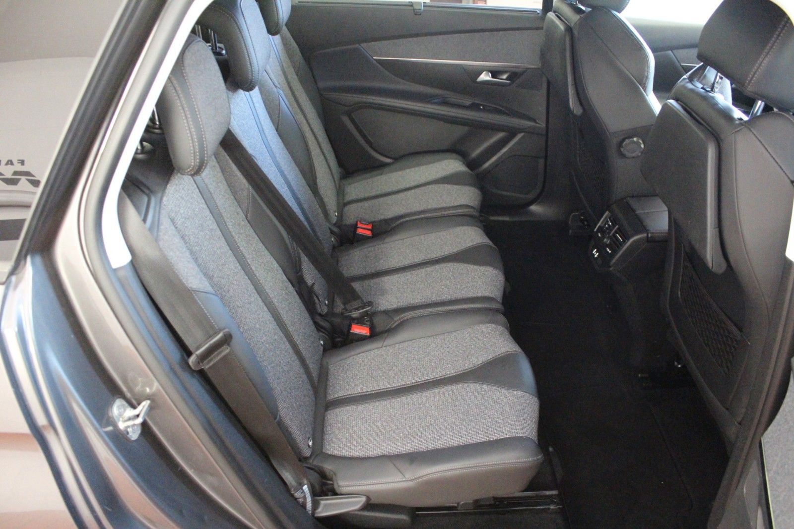 Fahrzeugabbildung Peugeot 5008 Allure 2.0 Blue HDi 150  7 Sitzer