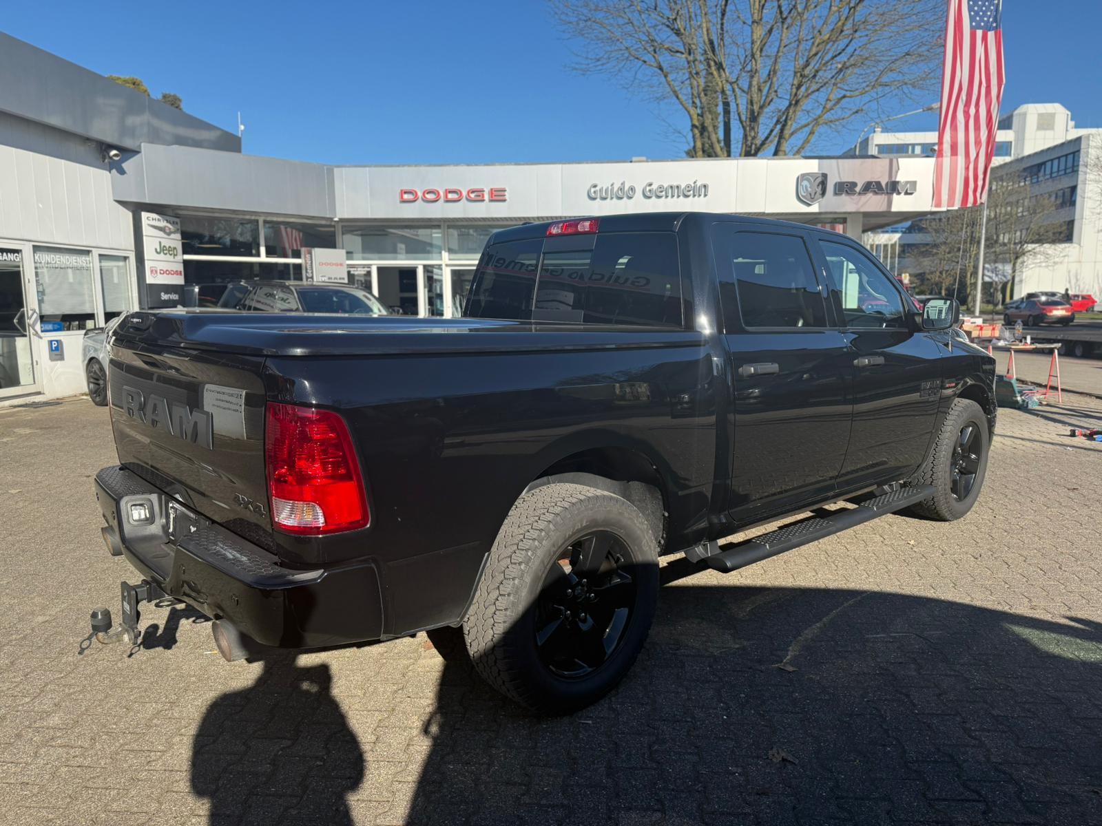 Dodge RAM 1500 SLT Classic 5.7 V8 4x4 unfallfrei 1.HD
