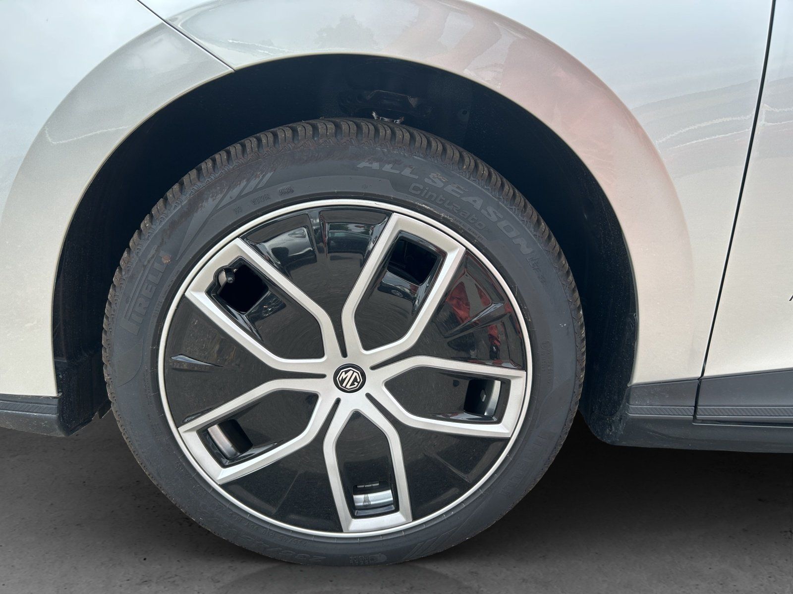 Fahrzeugabbildung MG MG4 AT LUXURY