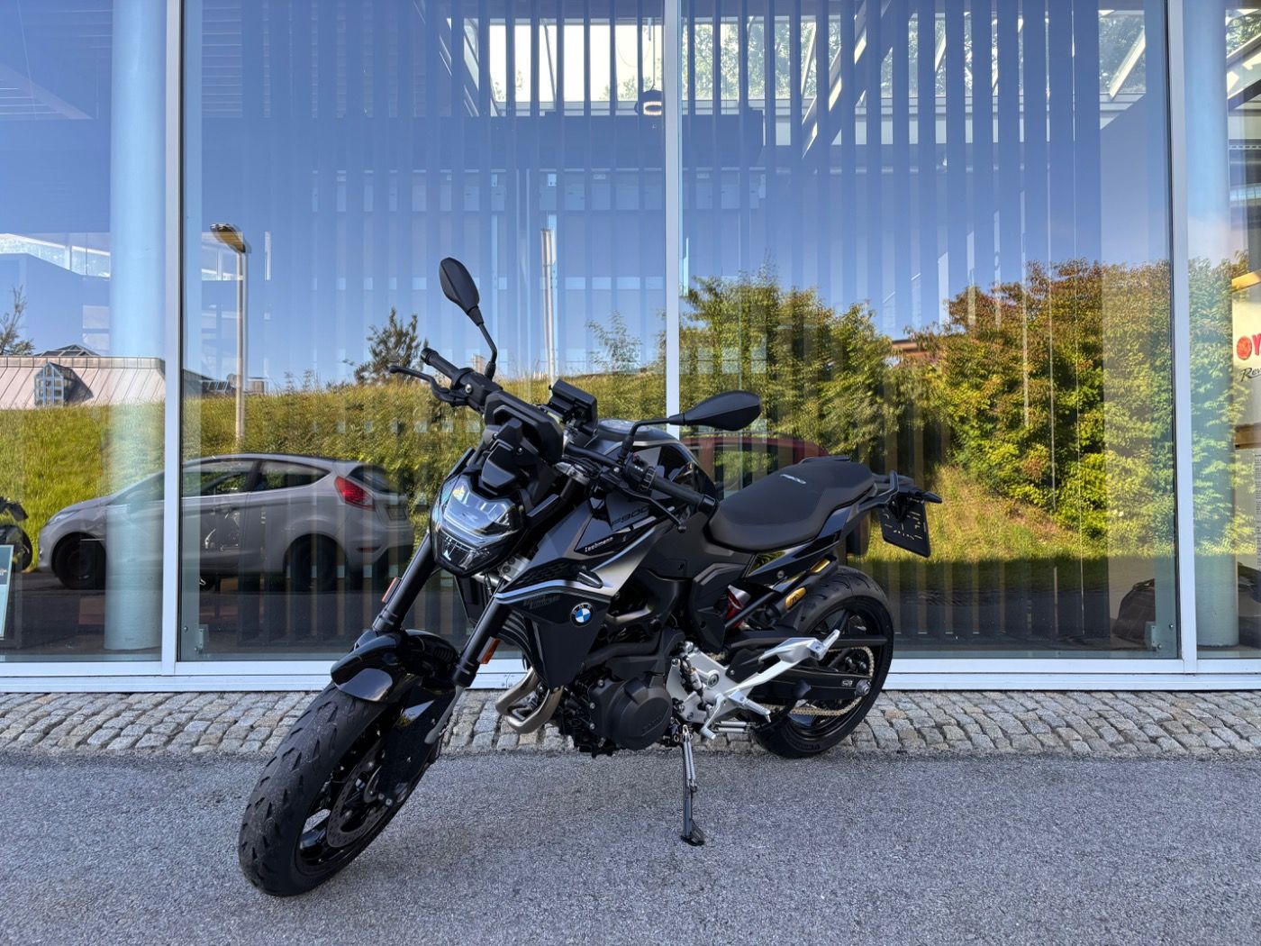 Fahrzeugabbildung BMW F 900 R Triple Black 2 Pakete