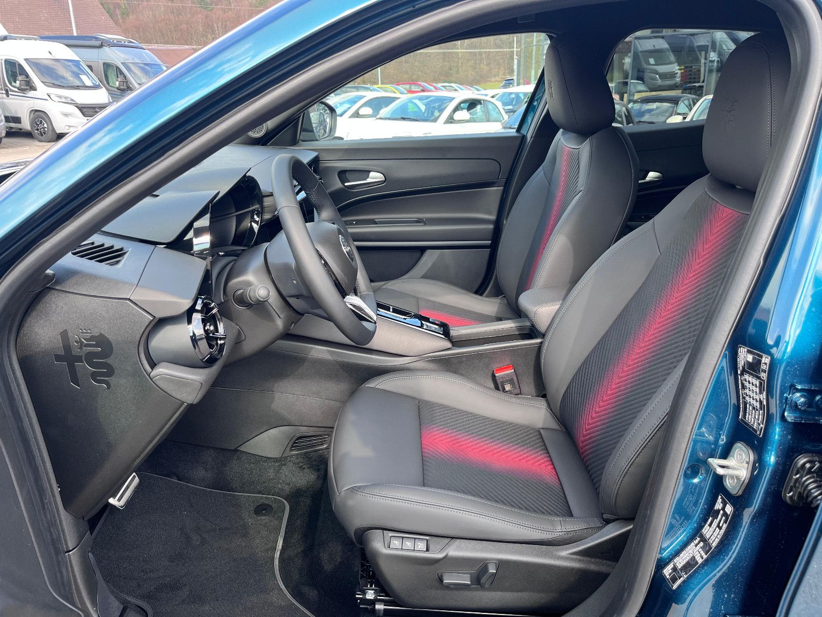 Fahrzeugabbildung Alfa Romeo Junior Ibrida 1.2 VGT 48V-Hybrid 107 kW Ti
