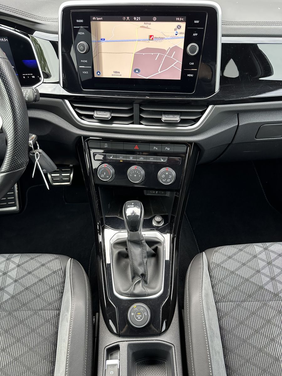 Fahrzeugabbildung Volkswagen T-Roc 2.0 TSI DSG R-Line Black 4M NAV+LED+AHK+VC
