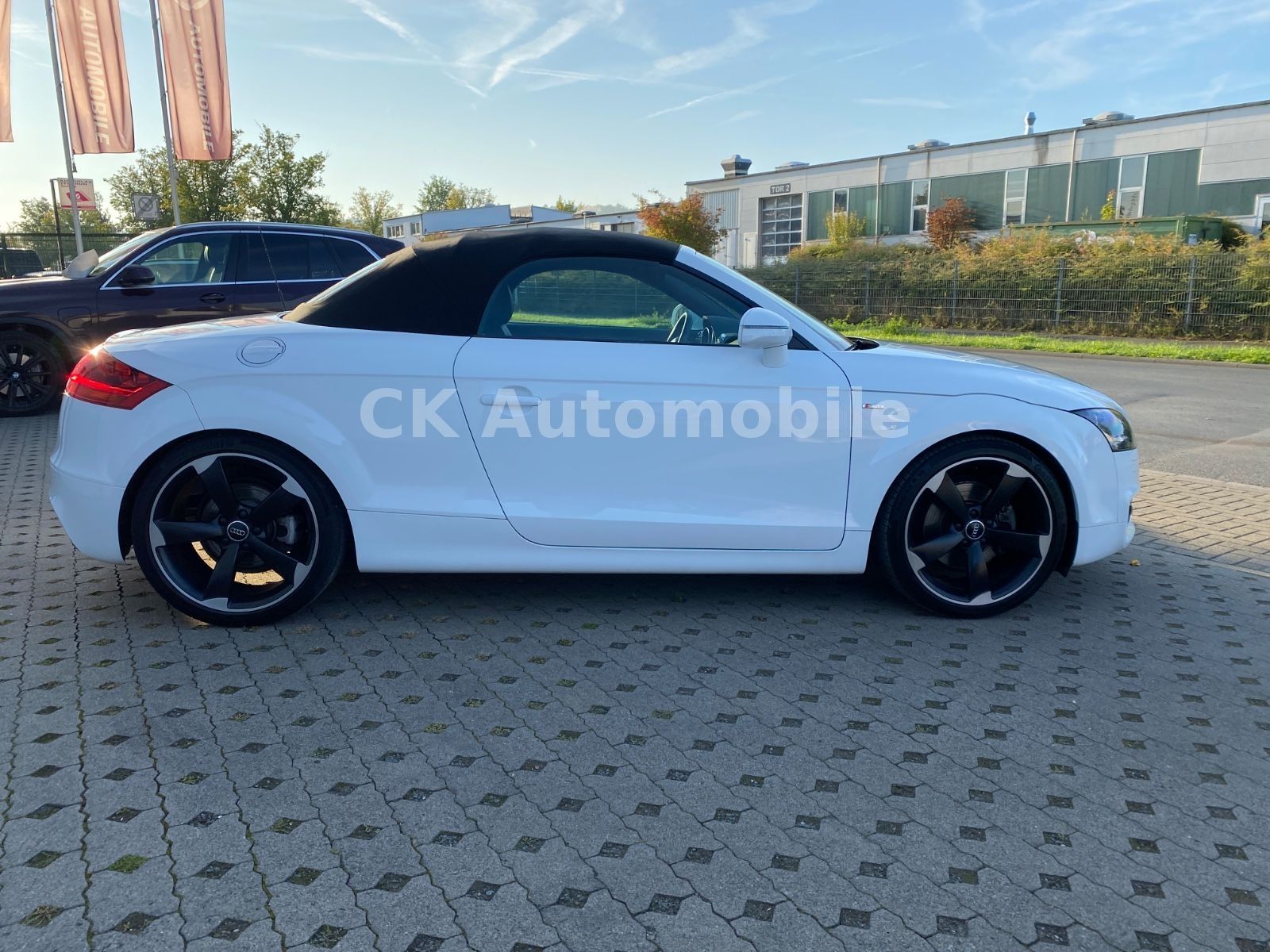 Fahrzeugabbildung Audi TT 1.8 TFSI Roadster S-Line/Navi/Bi-Xenon/PDC