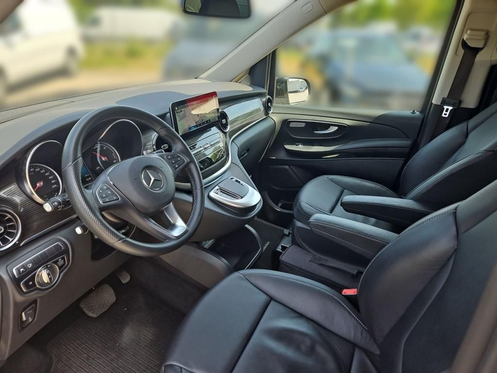 Fahrzeugabbildung Mercedes-Benz EQV 300 AVANTGARDE lang AIRMATIC 360° LED AMG