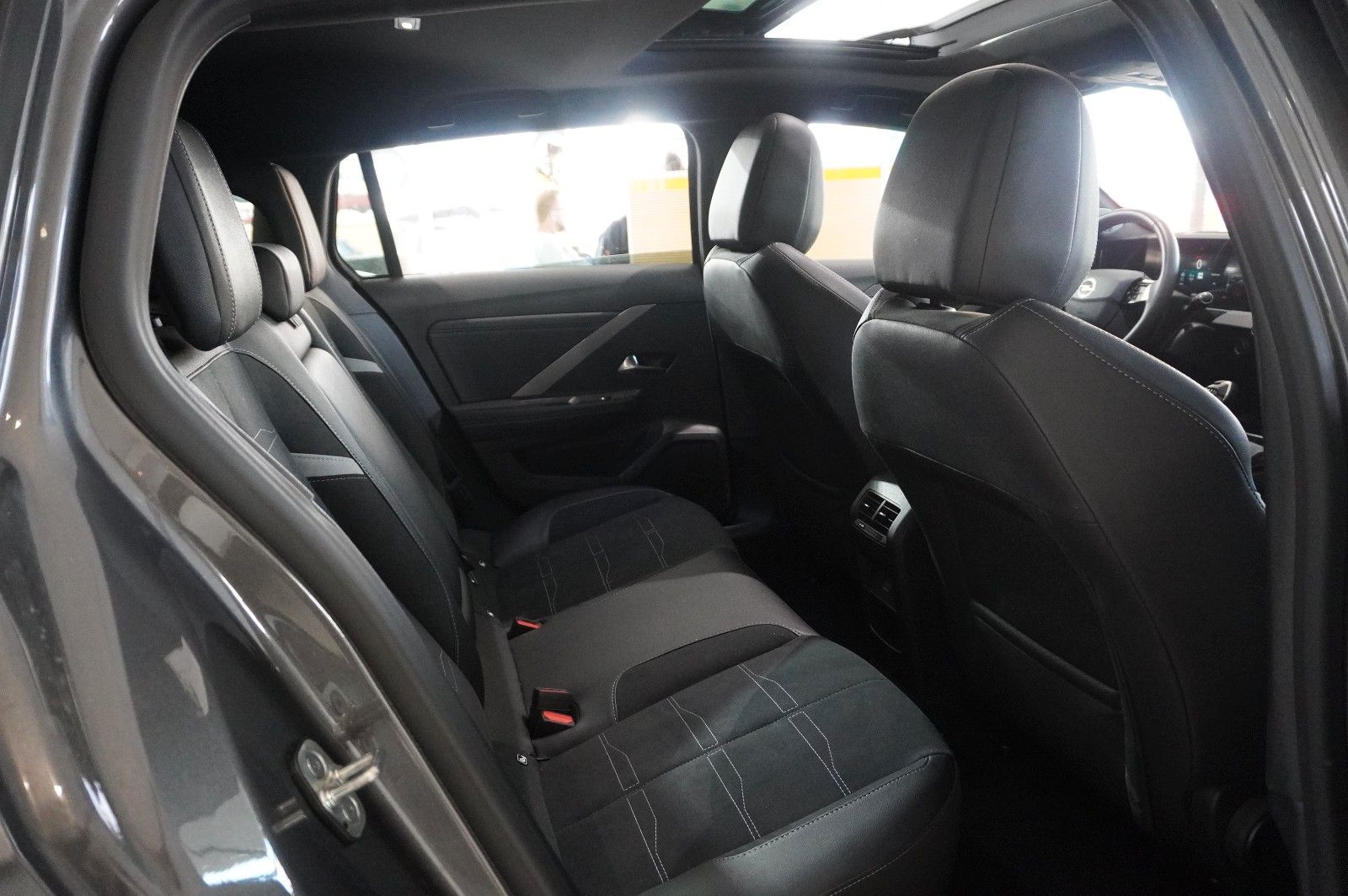 Fahrzeugabbildung Opel Astra L ST 1.2T GS SPORT NAVI/LED/360°/PANO/HUD