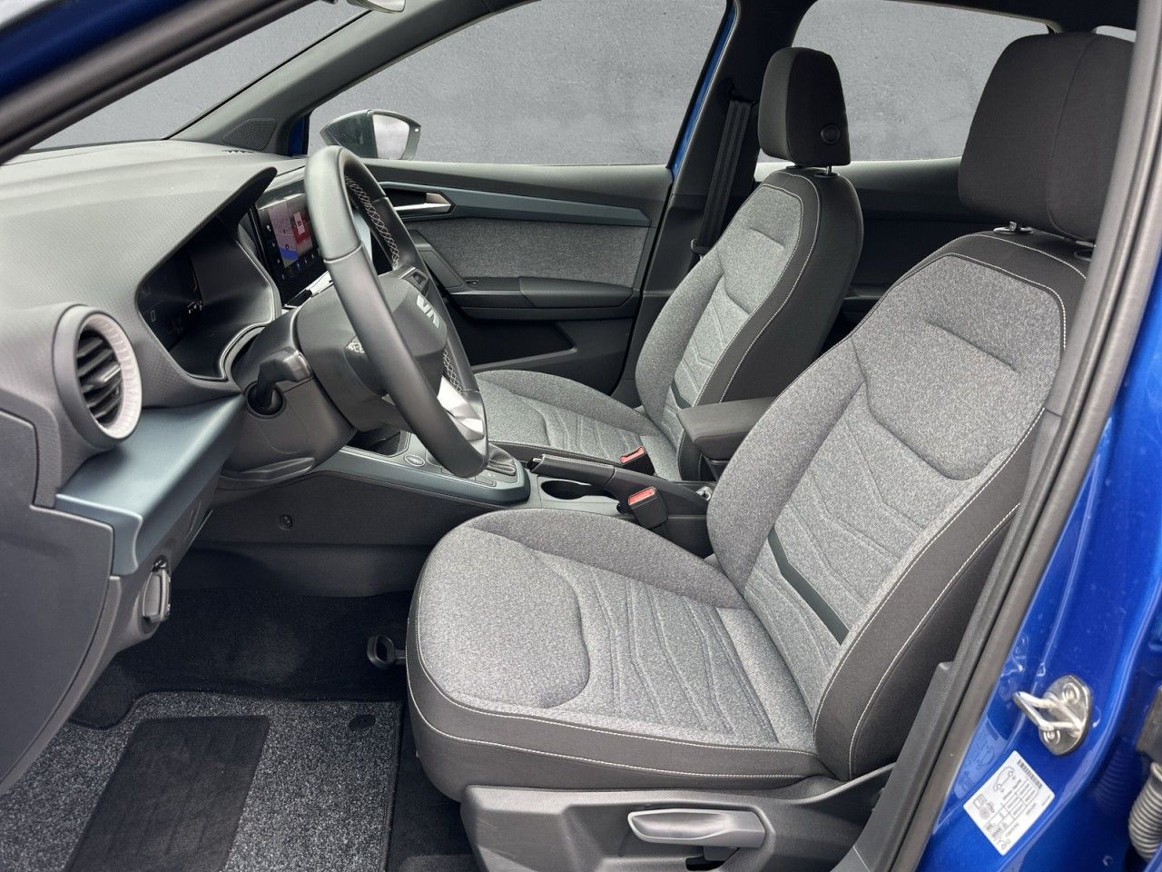 Fahrzeugabbildung SEAT Arona Xperience 1.0TSI 110 PS DSG-Navi*Cam* - mit KI generiert/bearbeitet