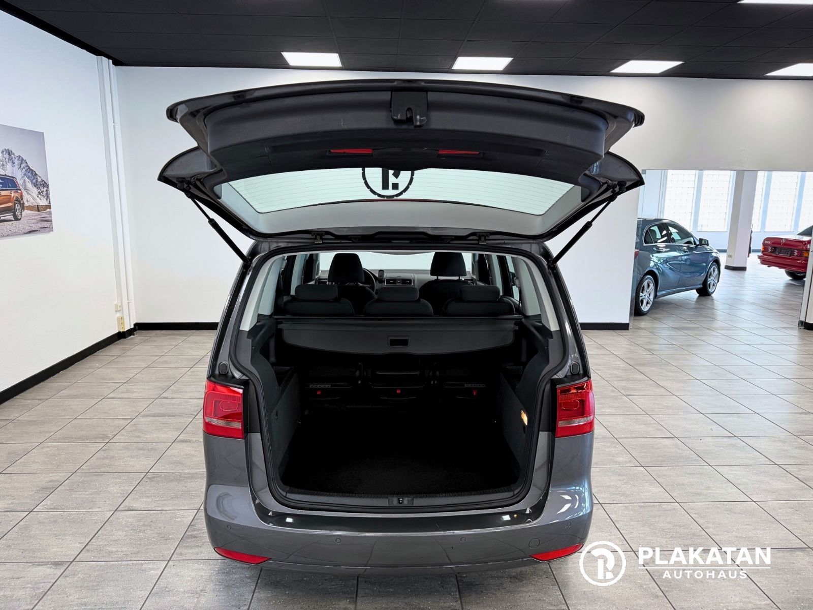 Fahrzeugabbildung Volkswagen Touran Zahnriemen Neu, Parksensoren, TÜV Neu,