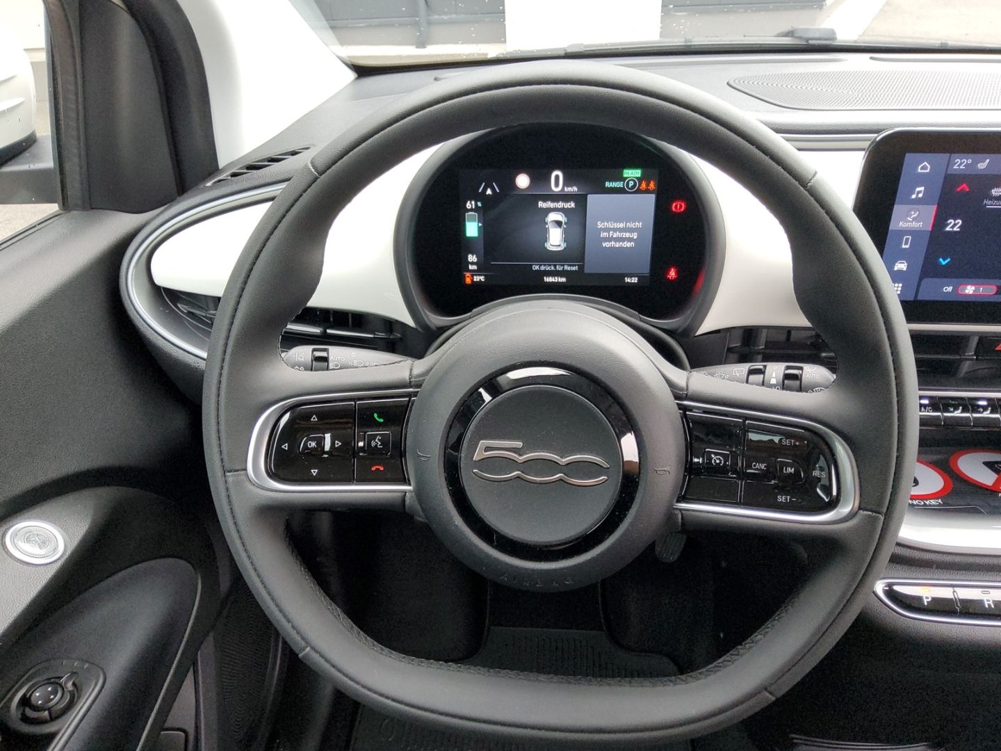 Fahrzeugabbildung Fiat 500e Elektro Komfort und Style Paket