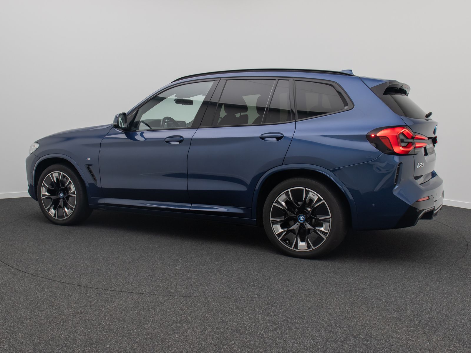 Fahrzeugabbildung BMW iX3 Impressive M Sport Panorama 360°HUD DAB H/K
