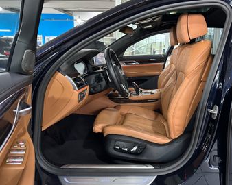 Fahrzeugabbildung BMW 750i xD SoftCl DisplKey ACC 360° HUD H/K Massage