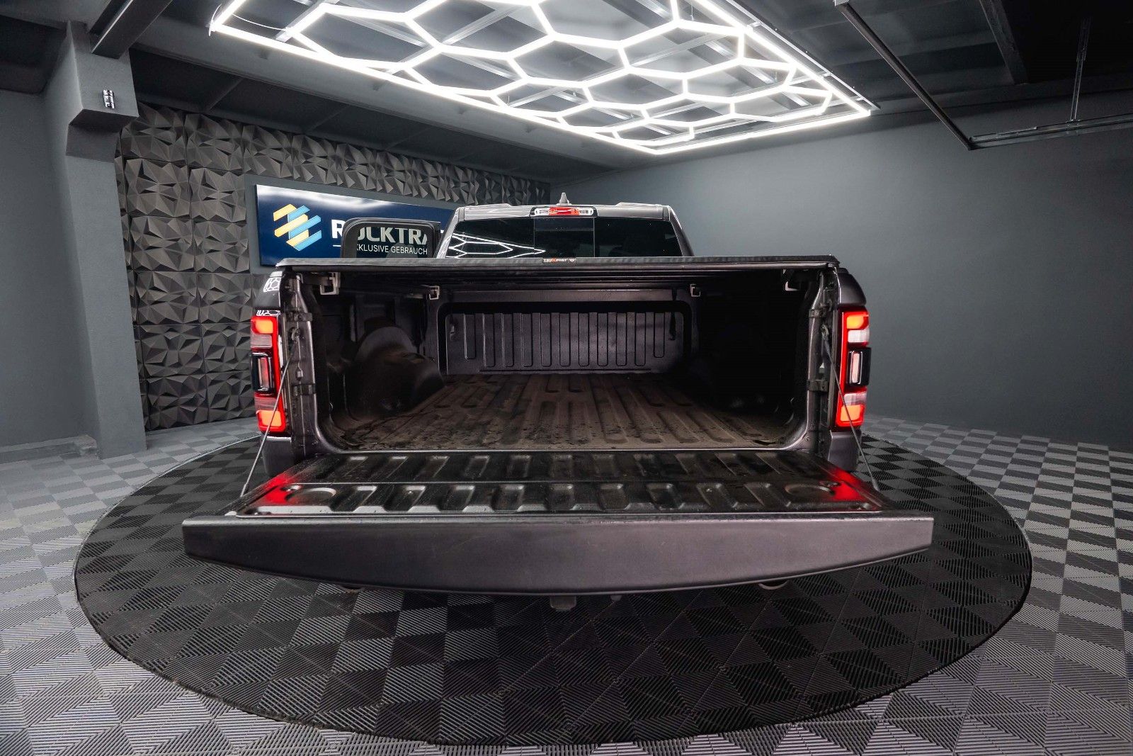 Fahrzeugabbildung Dodge RAM 5.7 V8 HEMI 4x4 Night Limited Longbed 19%