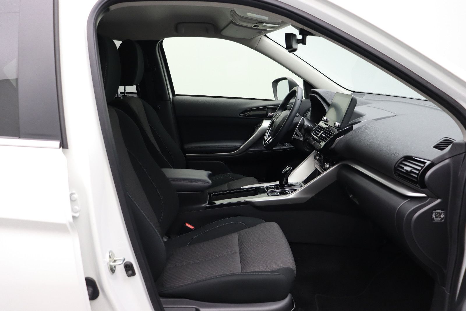 Fahrzeugabbildung Mitsubishi Eclipse Cross 2.4 Basis Hybrid 4WD