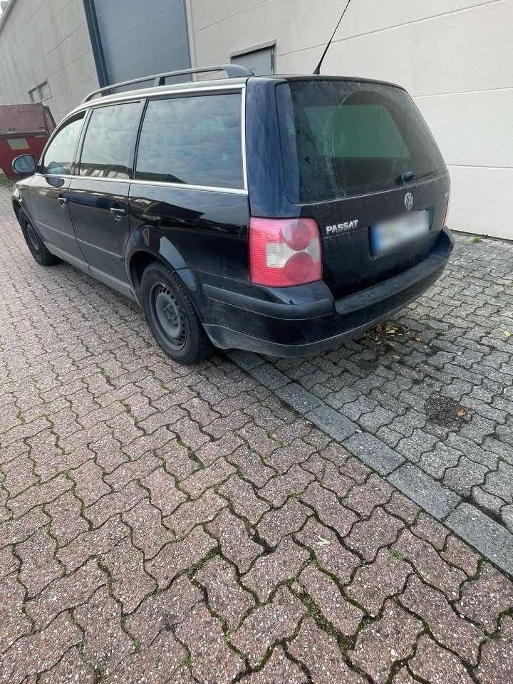 Volkswagen Passat 2005 — rear view