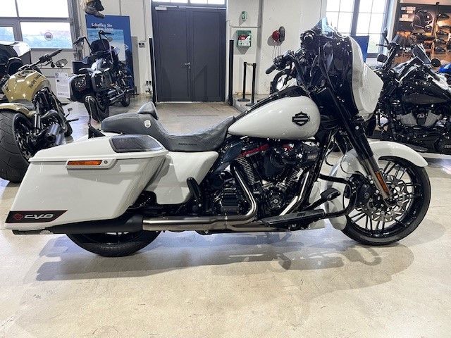 Harley-Davidson CVO Milwaukee-Eight 117 mit einigen Umbauten