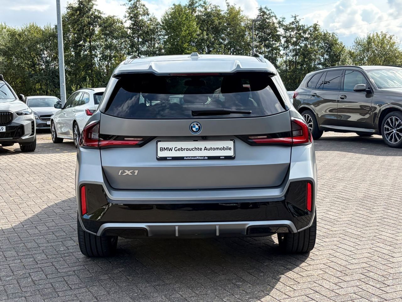 BMW iX1 30 xDrive M Sport Pro Glasdach AHK schw foto 5