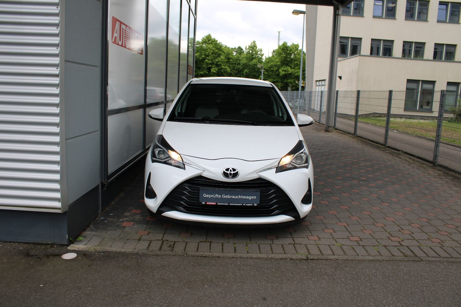 Fahrzeugabbildung Toyota Yaris Comfort 1,5 L 6-Gang *CarPlay*Kamera