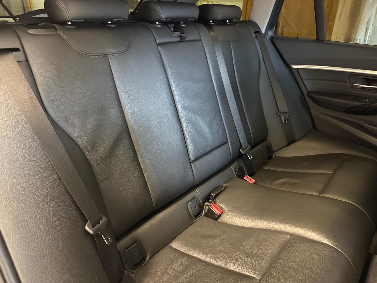 Fahrzeugabbildung BMW 320 d Luxury Line Purity / AHK / LED /PDC