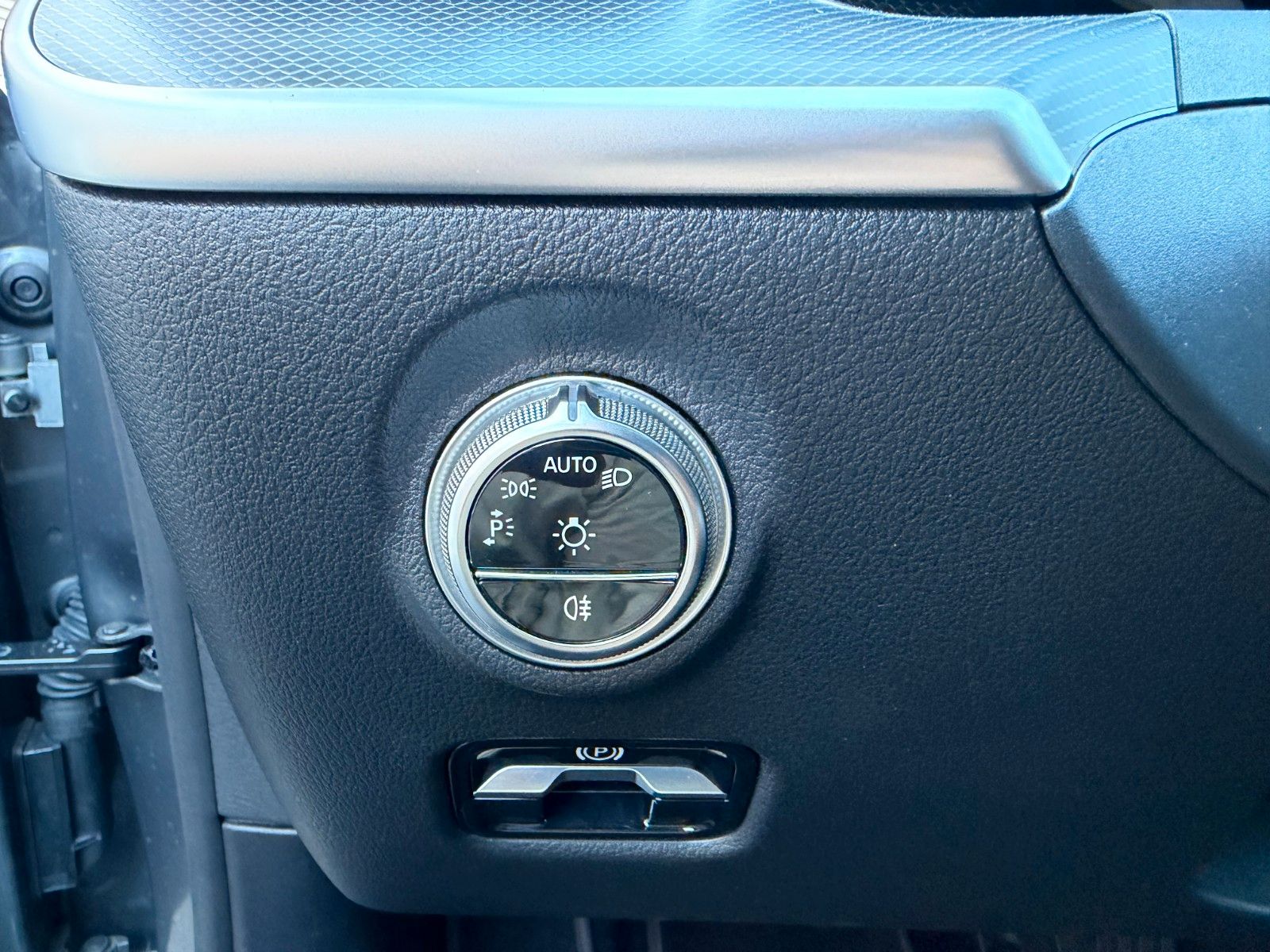 Fahrzeugabbildung Mercedes-Benz C 220d T 4M Avantgarde+AHK+Distr+360+Night