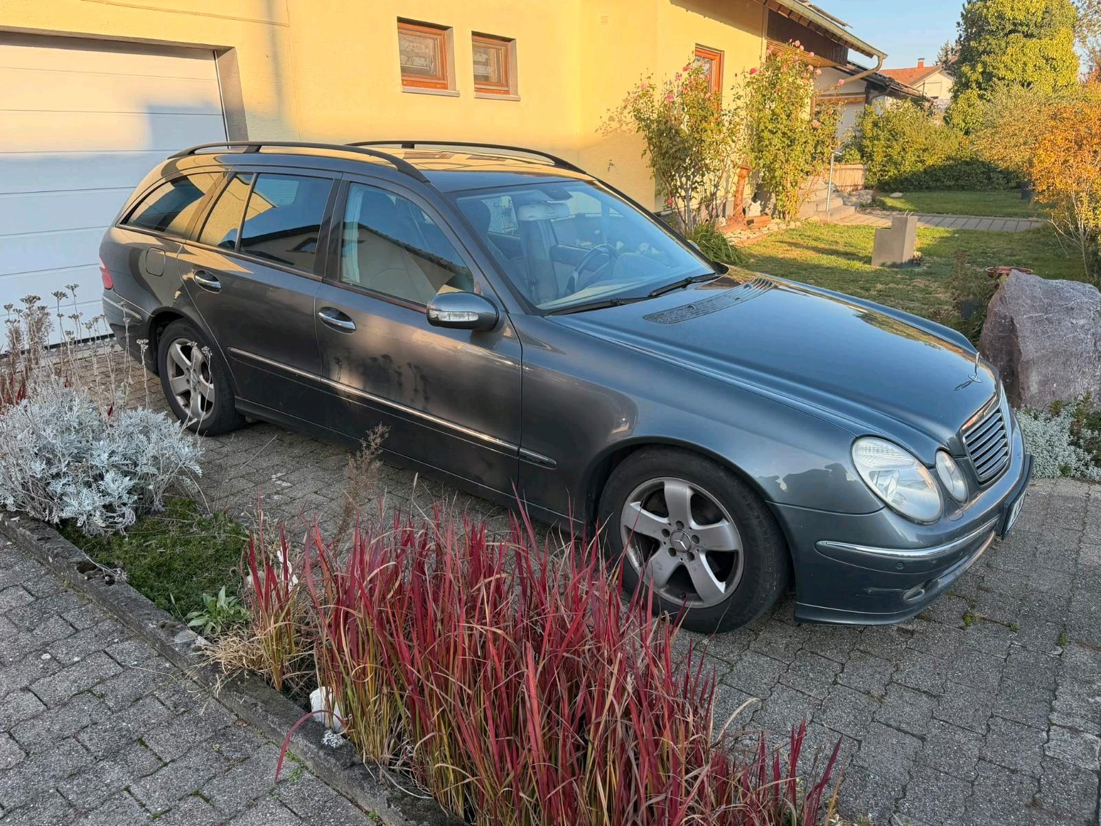 Mercedes-Benz E280 2005 — rear view