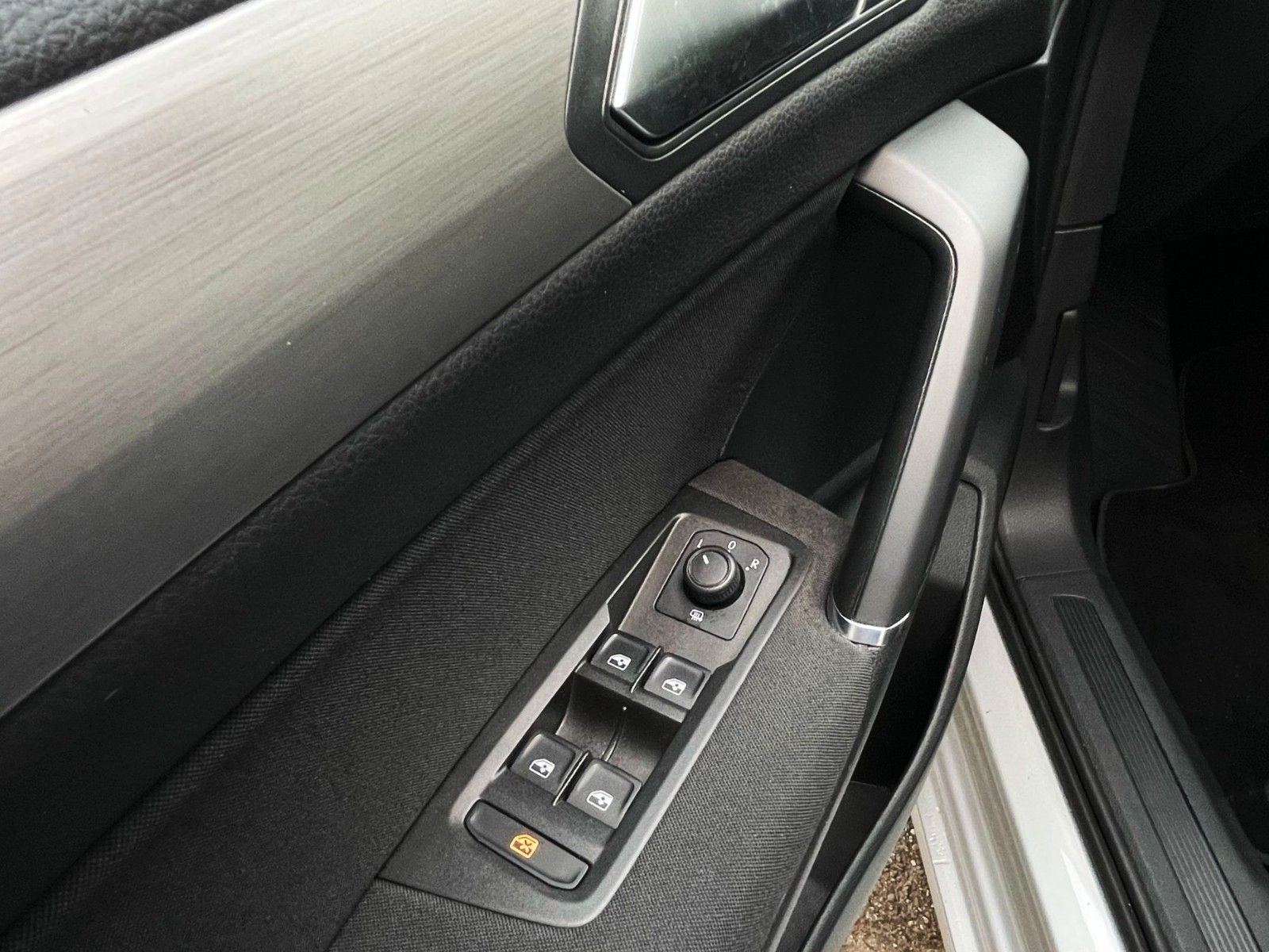 Fahrzeugabbildung Volkswagen Touran 1.5 TSI DSG  NAVI ACC 7-SITZE GANZJ. RFN.