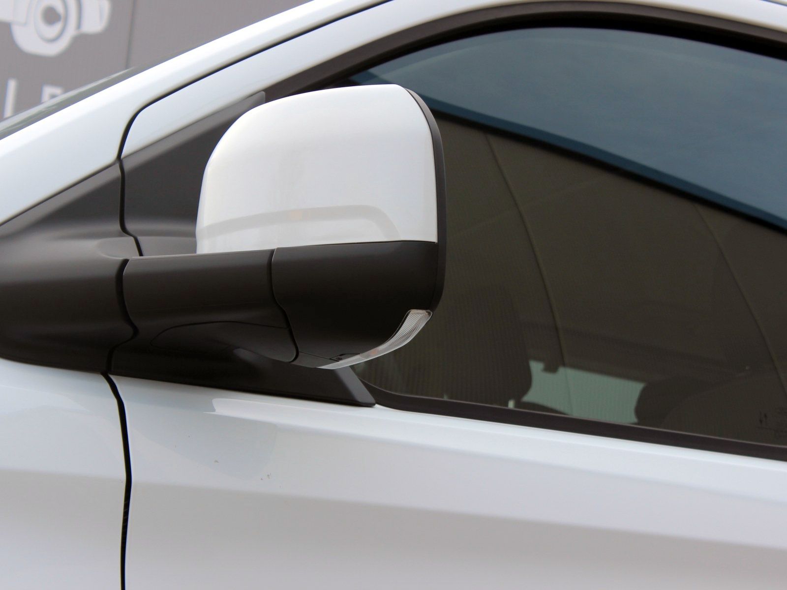 Fahrzeugabbildung Ford Tourneo Custom Plug-in Hybrid 340 L1 Titanium