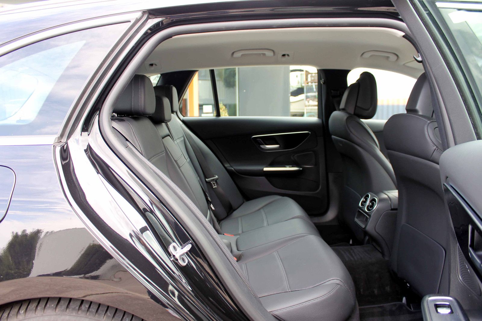 Fahrzeugabbildung Mercedes-Benz C220d T-Modell Avantgarde LED ACC 360° AHK AMBI