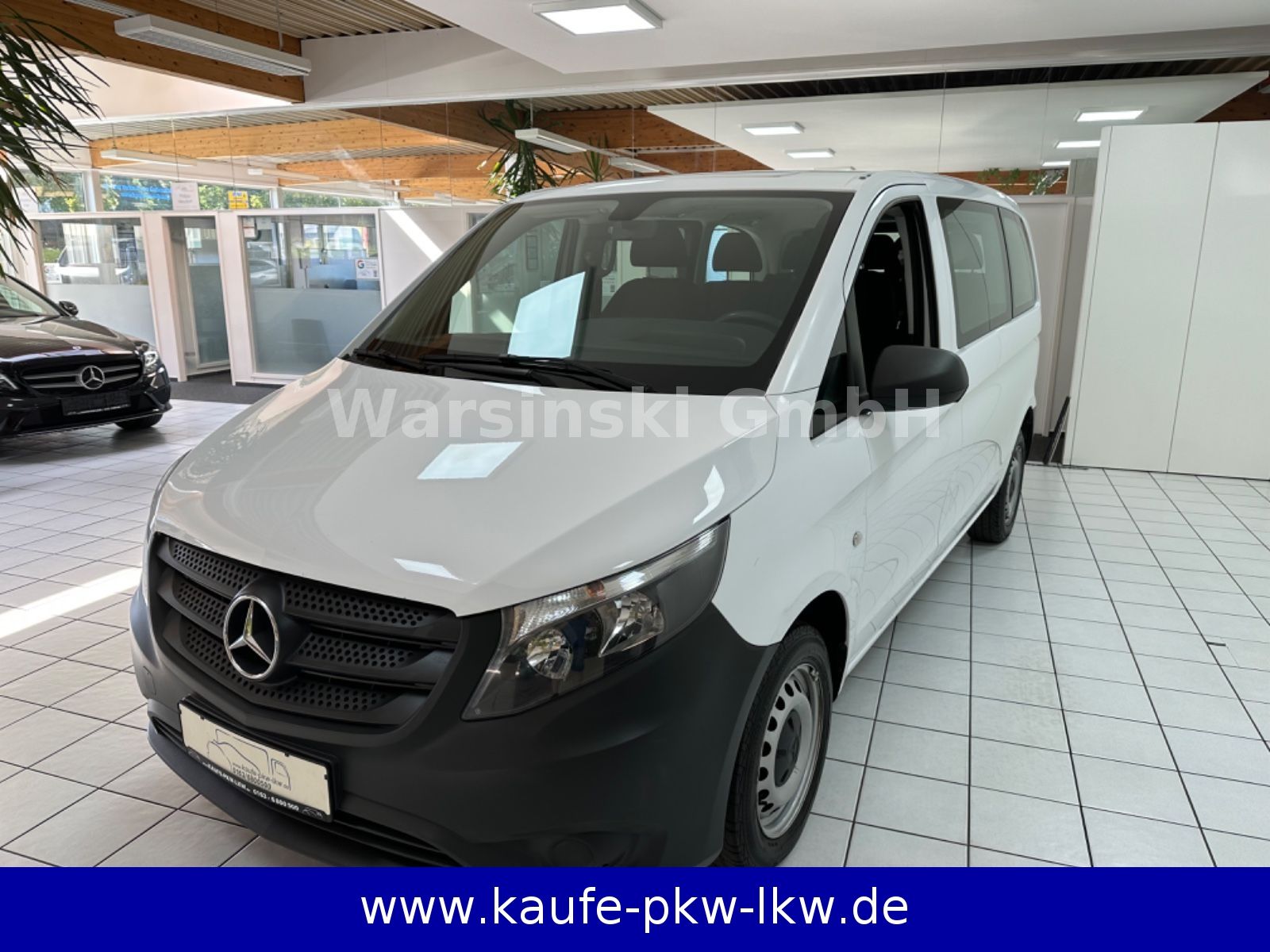Fahrzeugabbildung Mercedes-Benz Vito Tourer 114 Pro kompakt *8 Sitzer*