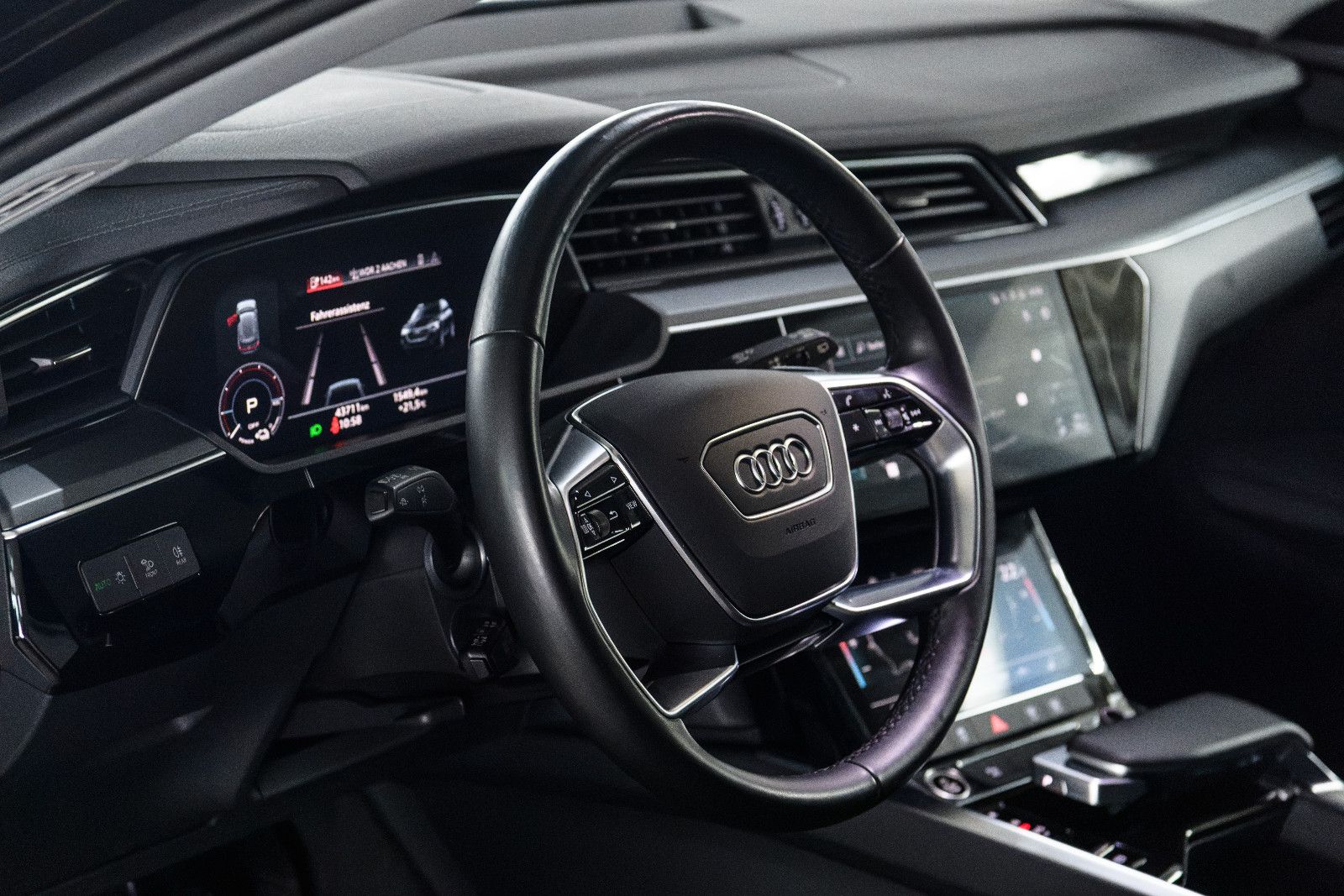 Fahrzeugabbildung Audi e-tron 50 quattro LED+NAVI+SZH+RFK