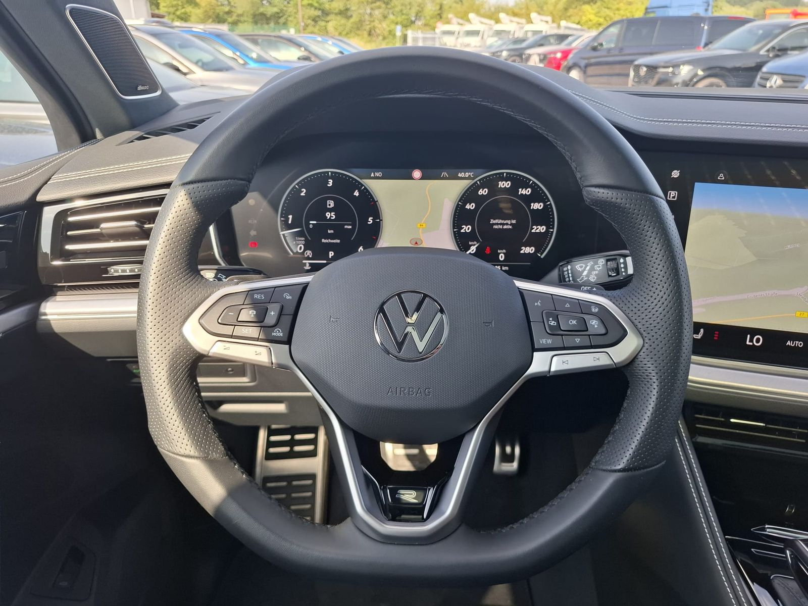 Fahrzeugabbildung Volkswagen Touareg 3.0TDI 4M R-Line VOLL Black 22" UPE 114T