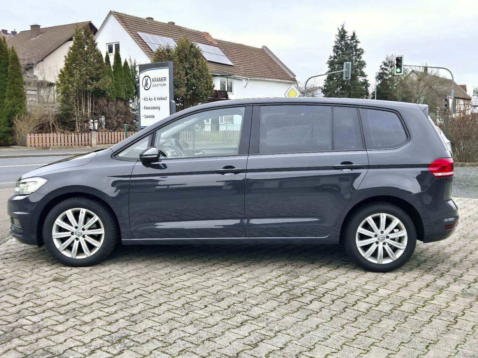 Volkswagen Touran 1.6 TDI  DSG  / Navi / LED / SHZ