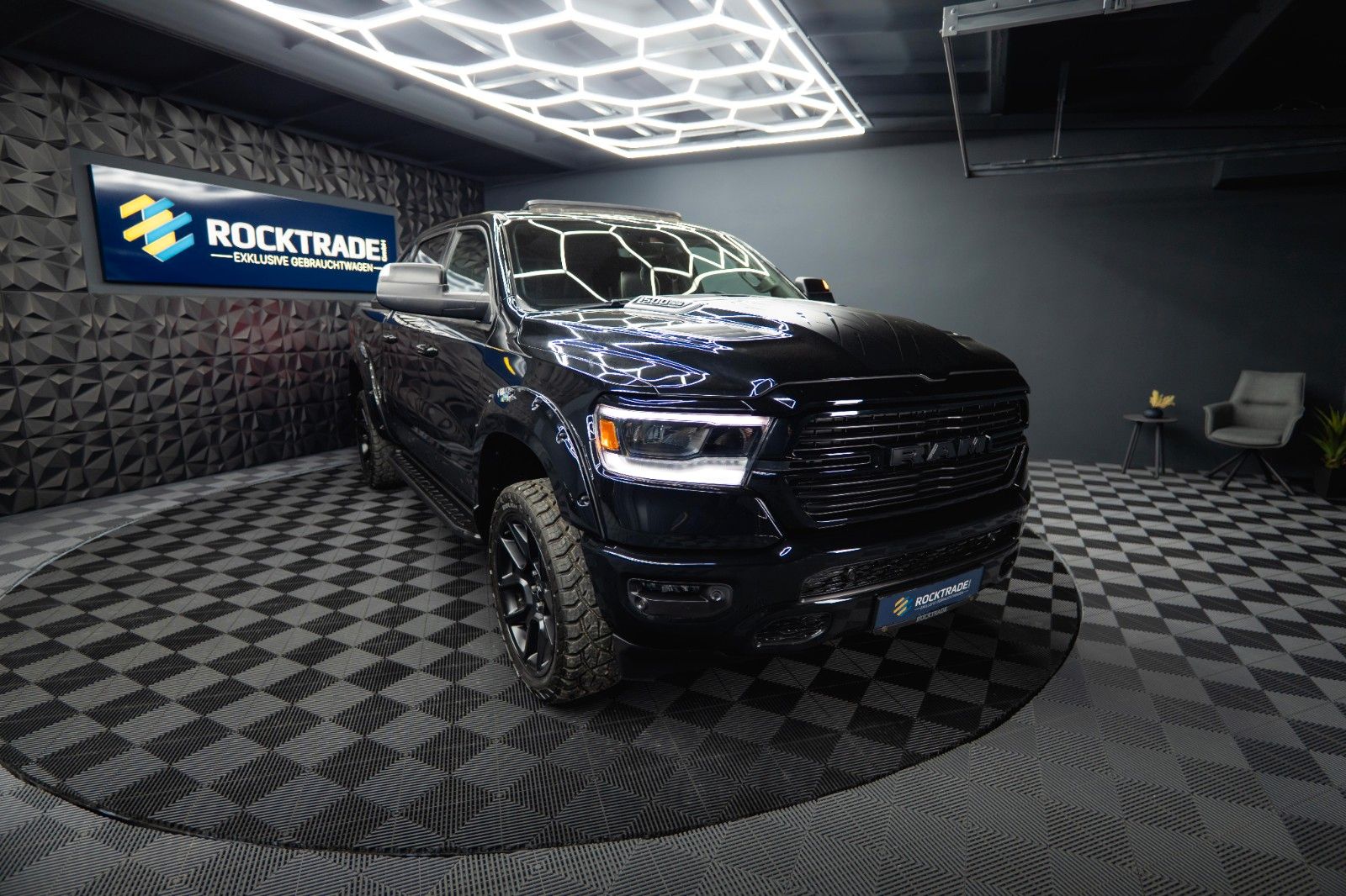 Fahrzeugabbildung Dodge RAM 5.7 V8 HEMI 4x4 NIGHT LARAMIE *Pano*22 Zoll*