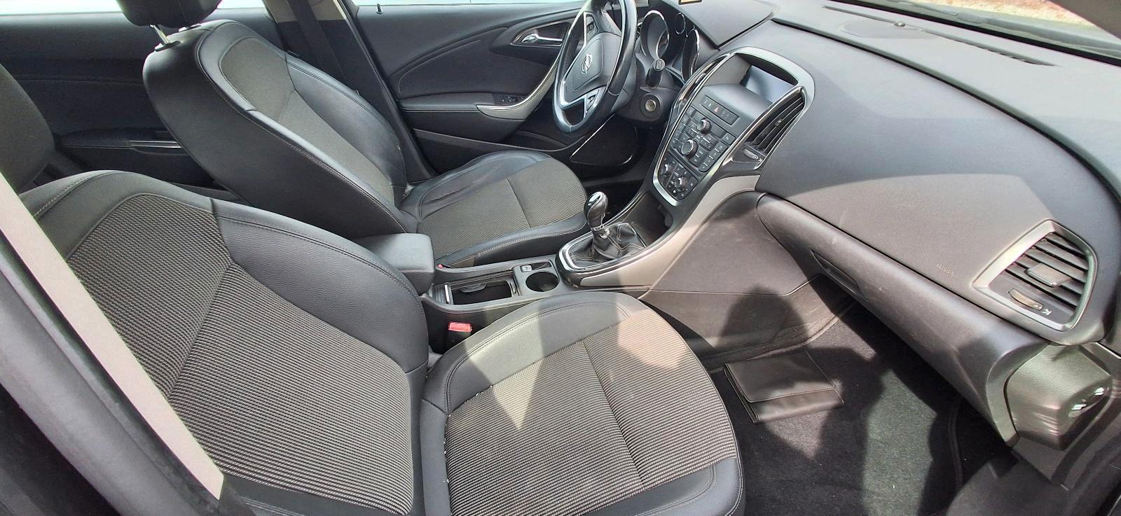 Opel Astra 2012 — photo 5