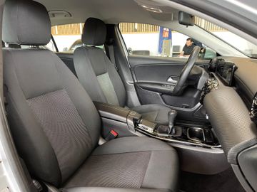 Mercedes-Benz A 200 A -Klasse *NAVI*PDC*SPURASSIST*TEMPOMAT*