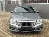 Mercedes-Benz T-Modell E 200 CGI BlueEfficiency - silberne Mercedes-Benz E 200