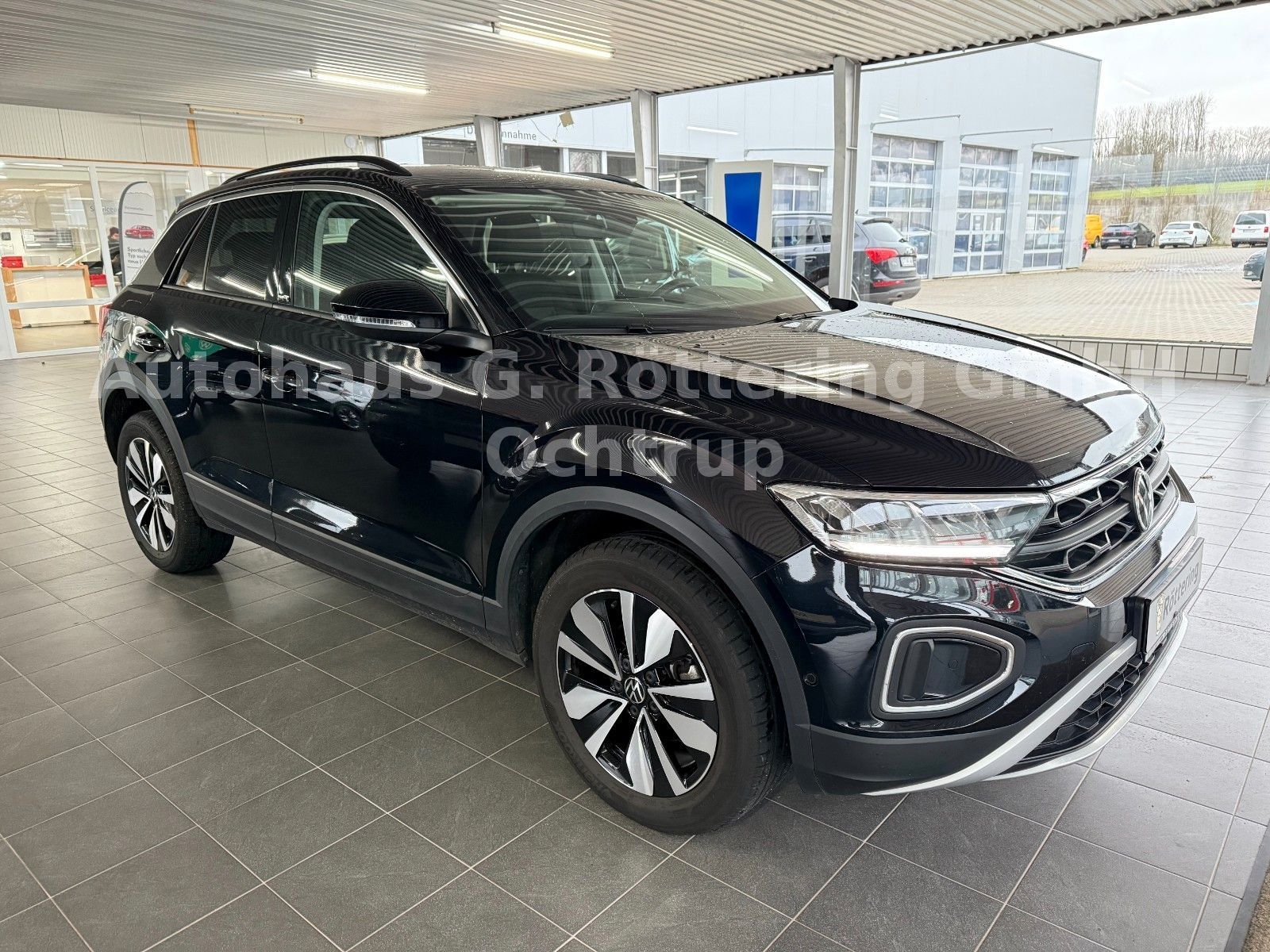 Fahrzeugabbildung Volkswagen T-Roc Move 1.5 TSI DSG LED+NAV+PDC+APP+SHZ+KAM