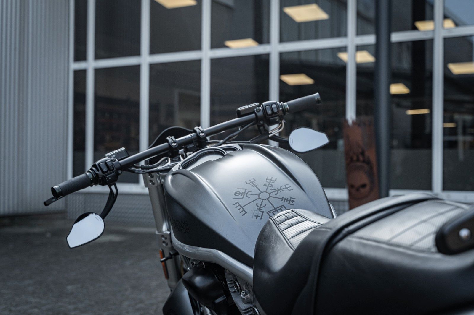 Fahrzeugabbildung Harley-Davidson VRSCR STREET ROD - REMUS ENDSCHALLDÄMPFER -