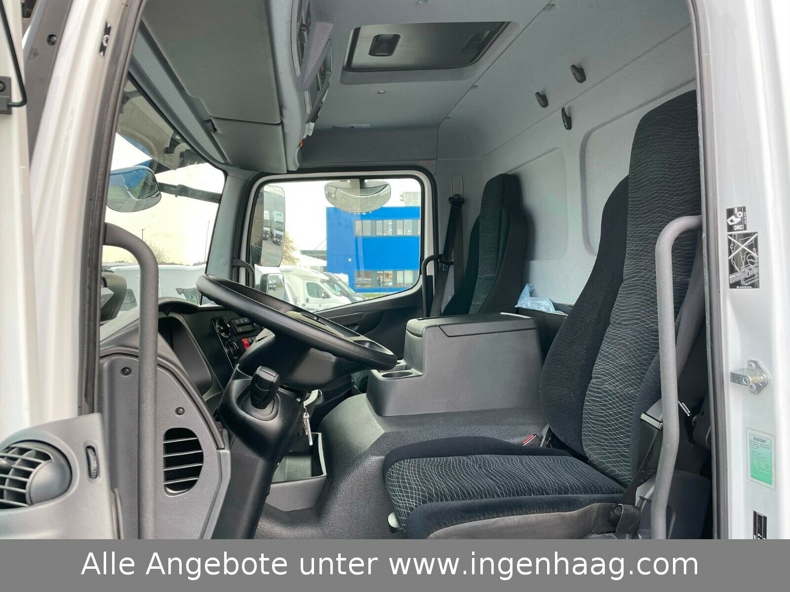 Fahrzeugabbildung Mercedes-Benz Atego 1524 L TK Carrier Schmitz Aufbau LBW/Aut.